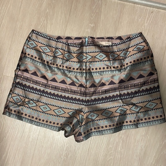 Aztec Print Short - Picture 1 of 3